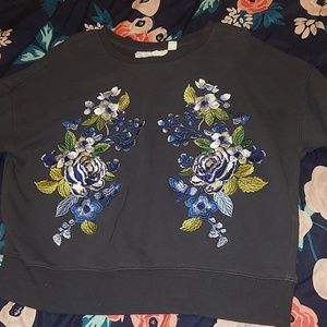 H&M floral cropped crewneck sweatshirt! Size small